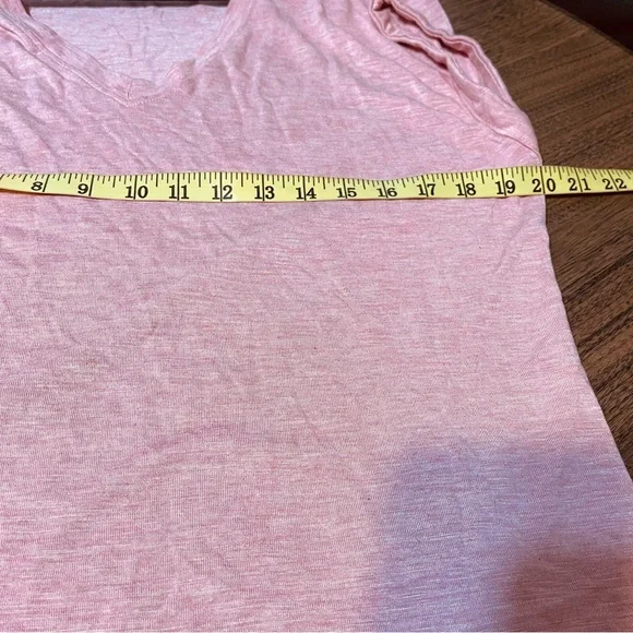 Jessica Simpson Heathered Rose V-Neck Short Sleeve Tee - Picture 6 of 7